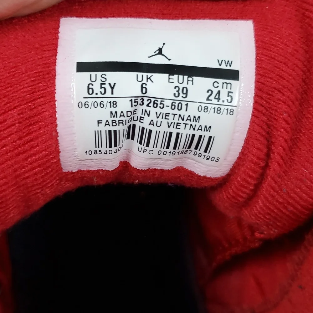 Nike Air Jordan 12 red leather shoes sneakers #153265-601 size 6.5Y